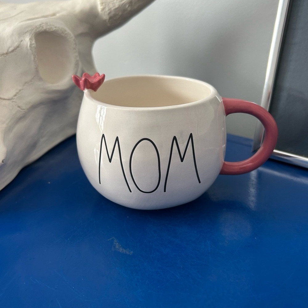 Rae Dunn Mom with Flower on the Rim Mug